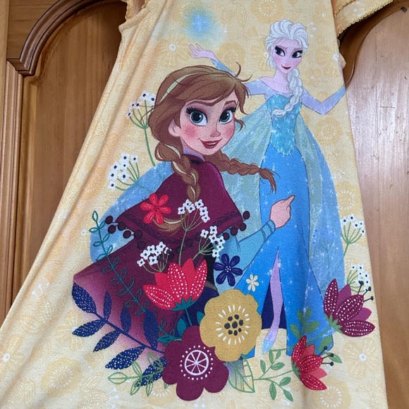 Disney store frozen Anna and Elsa nightgown size 9/10 pale yellow sisters spring - Picture 2 of 6